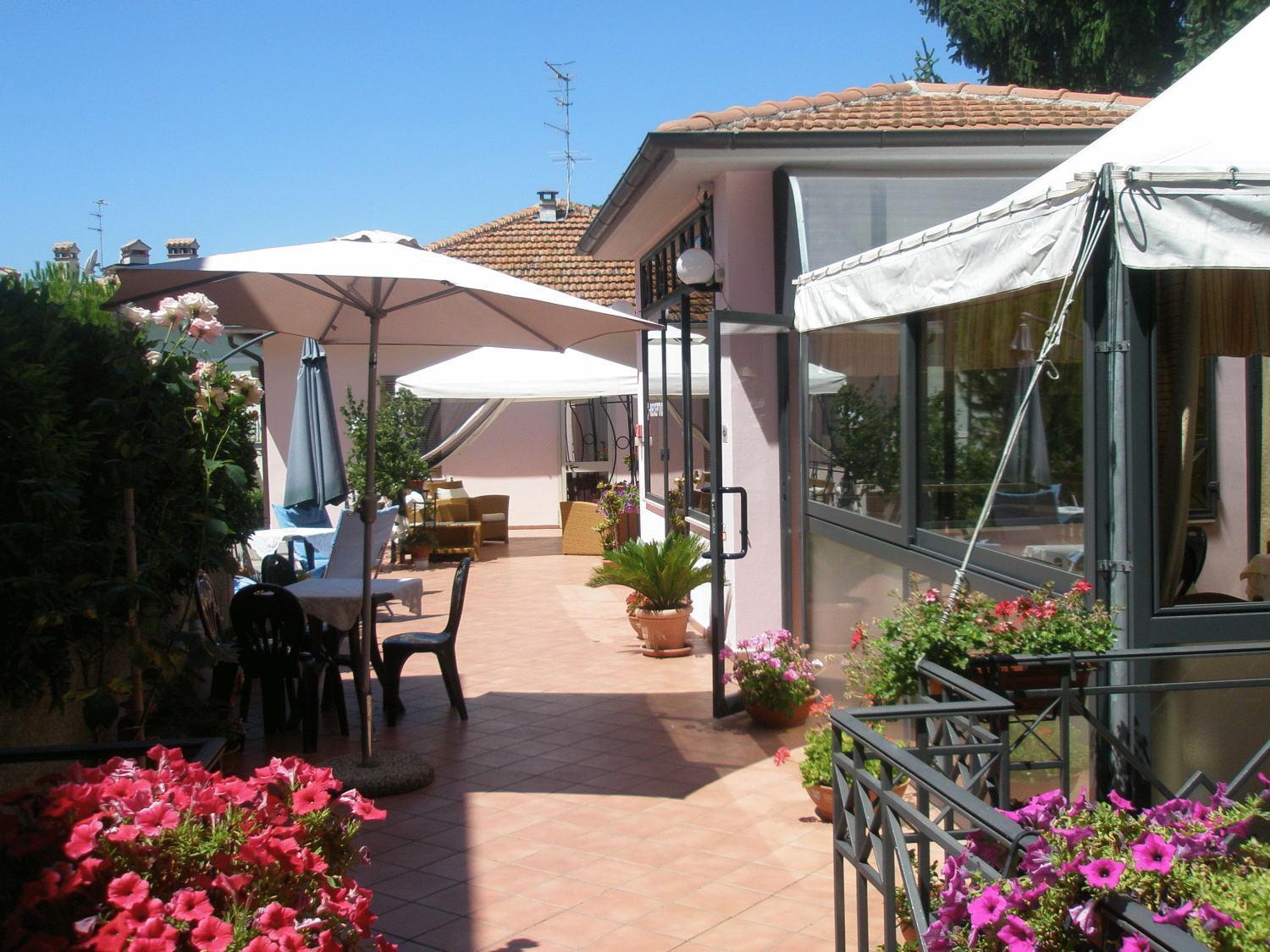ספולטו Hotel Athena מראה חיצוני תמונה