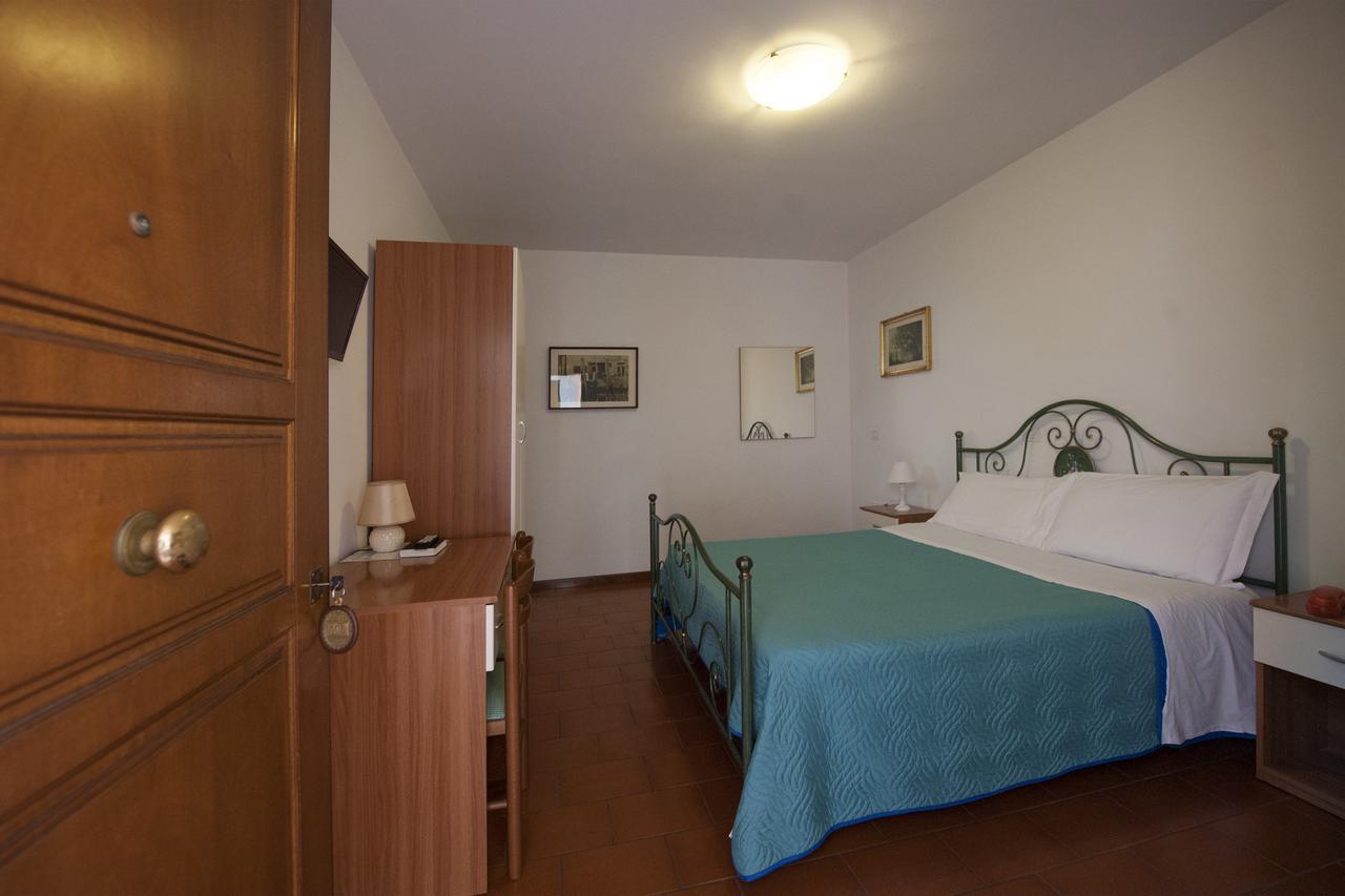 ספולטו Hotel Athena מראה חיצוני תמונה