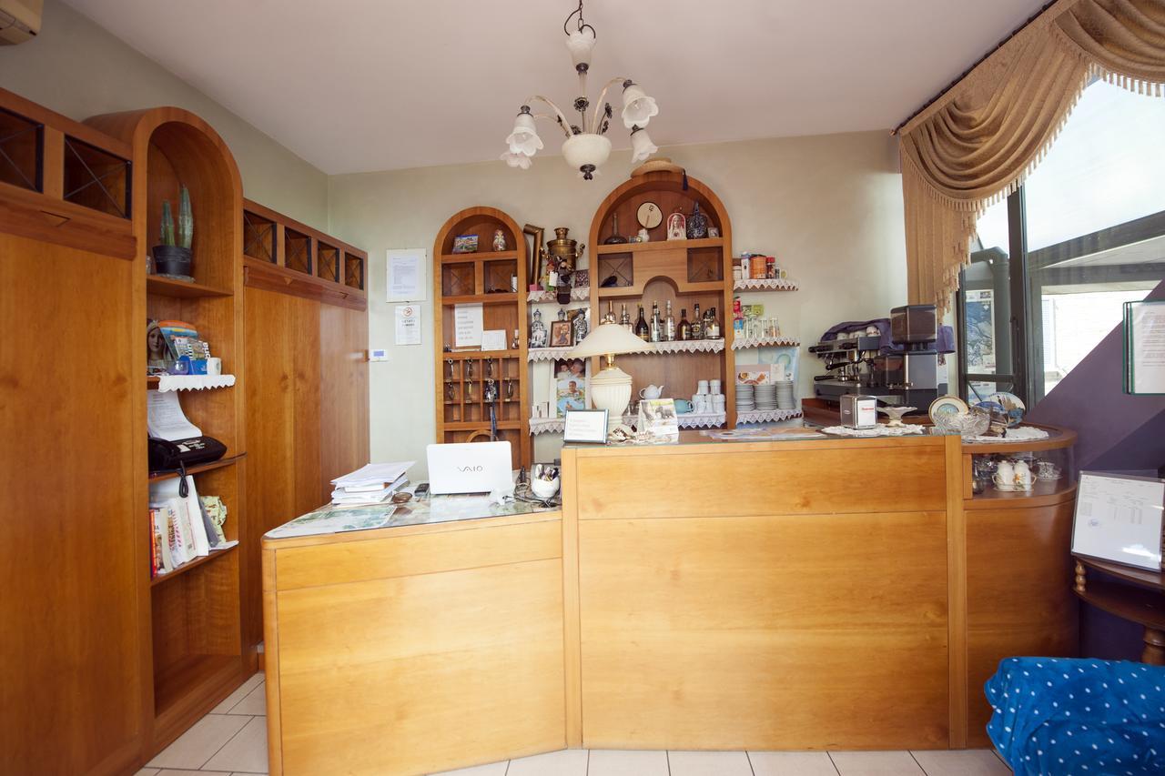 ספולטו Hotel Athena מראה חיצוני תמונה