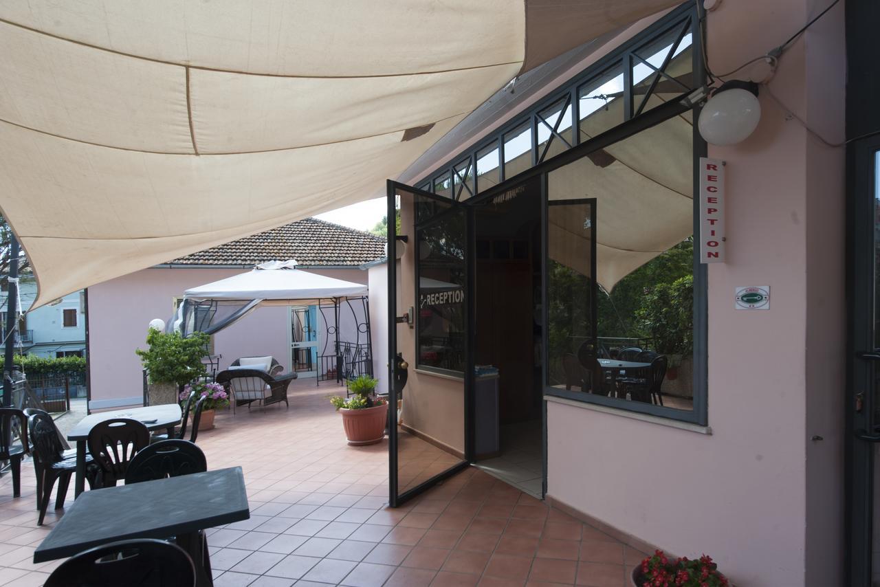 ספולטו Hotel Athena מראה חיצוני תמונה
