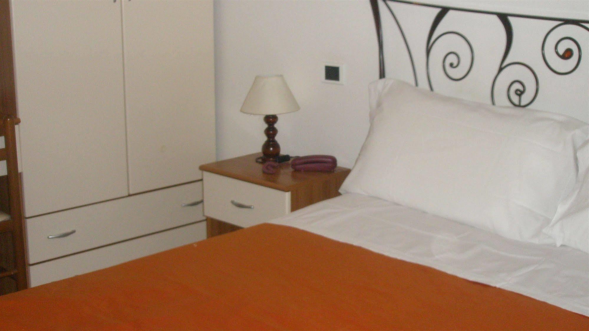 ספולטו Hotel Athena מראה חיצוני תמונה