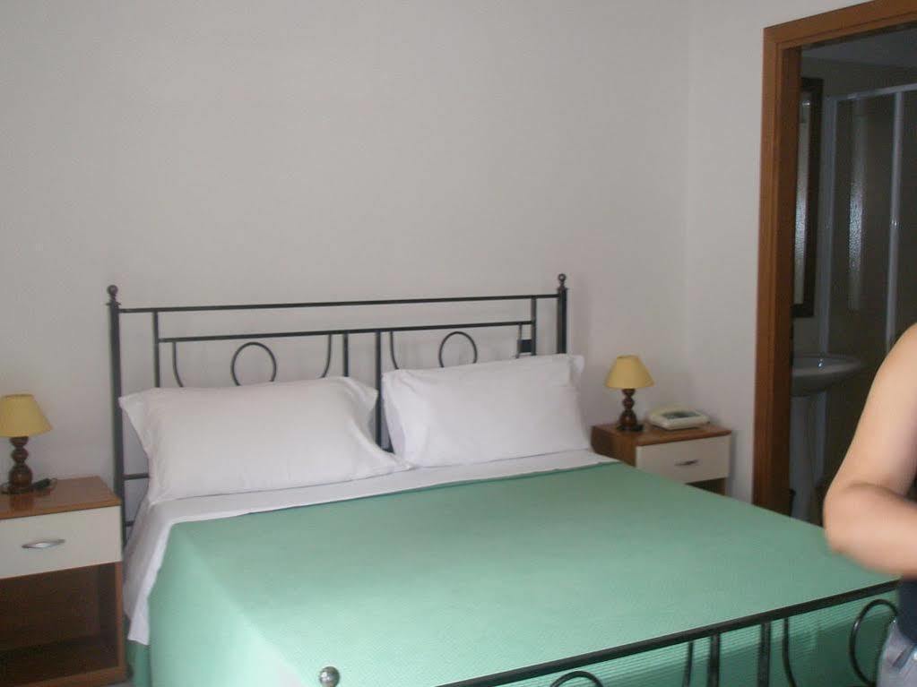 ספולטו Hotel Athena מראה חיצוני תמונה
