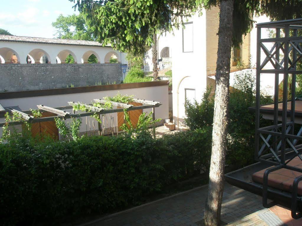 ספולטו Hotel Athena מראה חיצוני תמונה