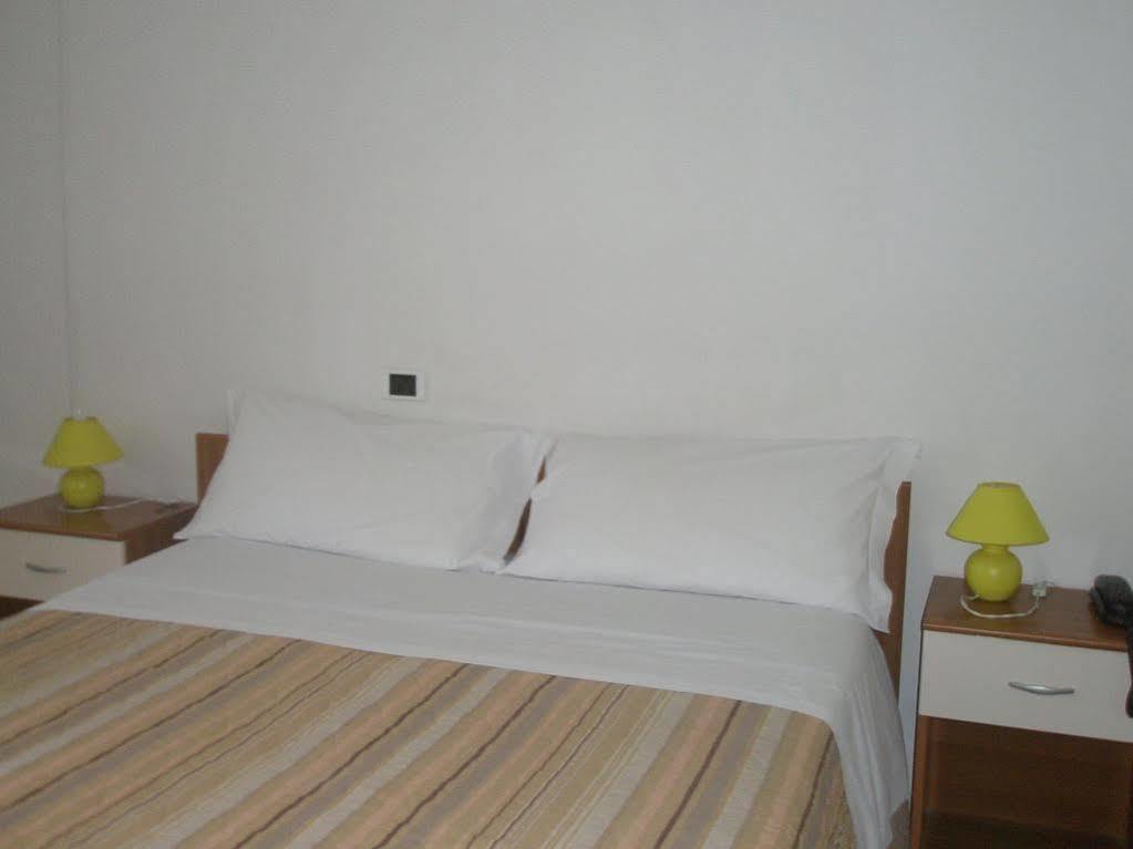 ספולטו Hotel Athena מראה חיצוני תמונה